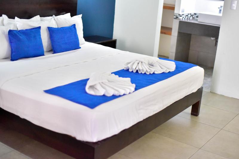 Republik Hotel & Steak House - image 4