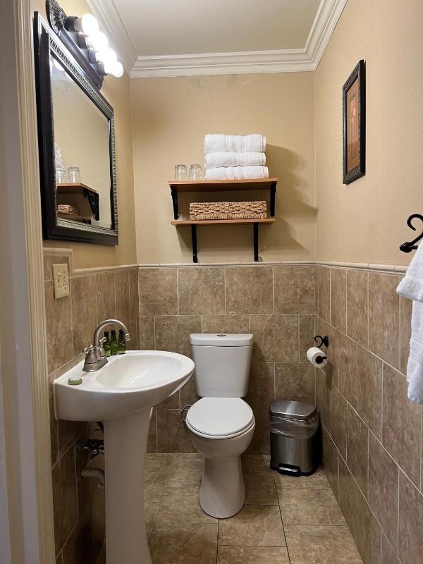 Double Room image 4