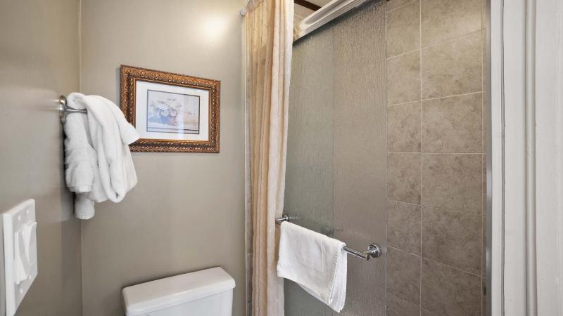 Standard Double Room image 3