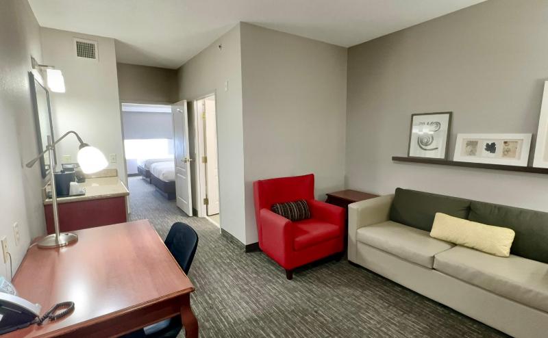 One-Bedroom Queen Suite with Sofa Bed image 3