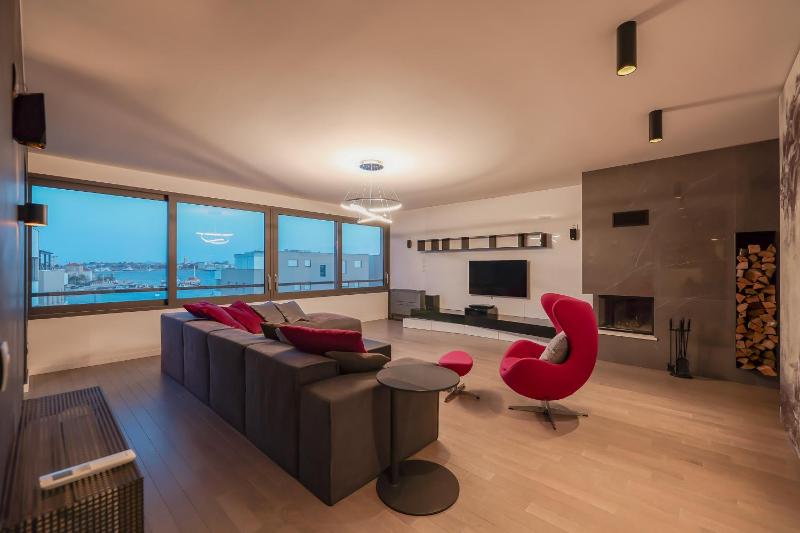 Apartment with Sea View image 1