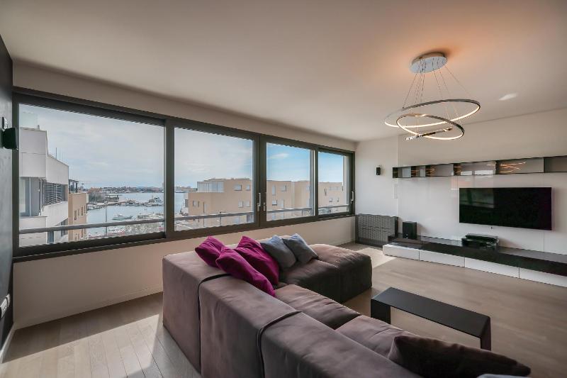 Apartment with Sea View image 3
