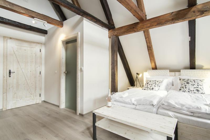 Deluxe Double or Twin Room image 4