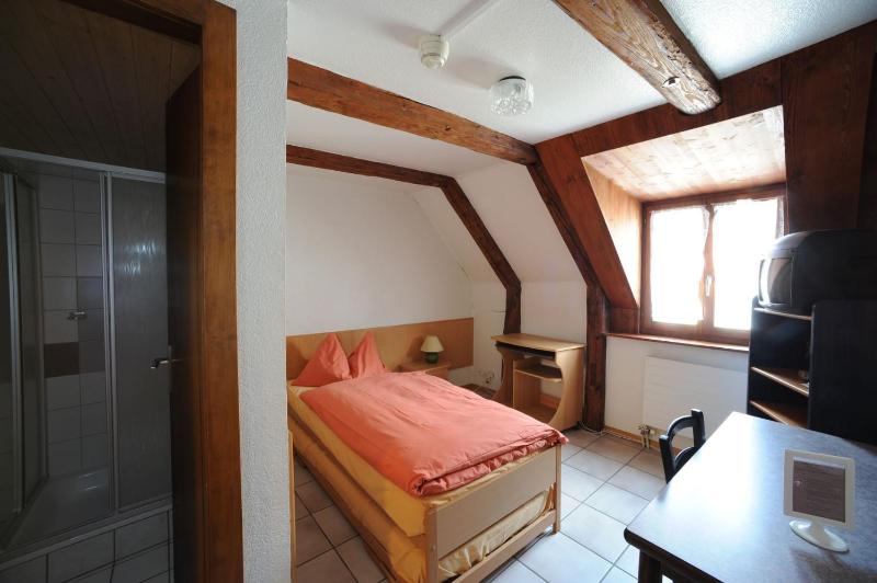 Standard Double Room image 3