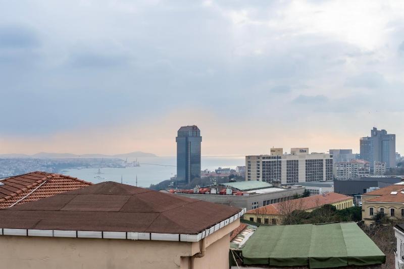 Double Room with Balcony and Sea View image 4