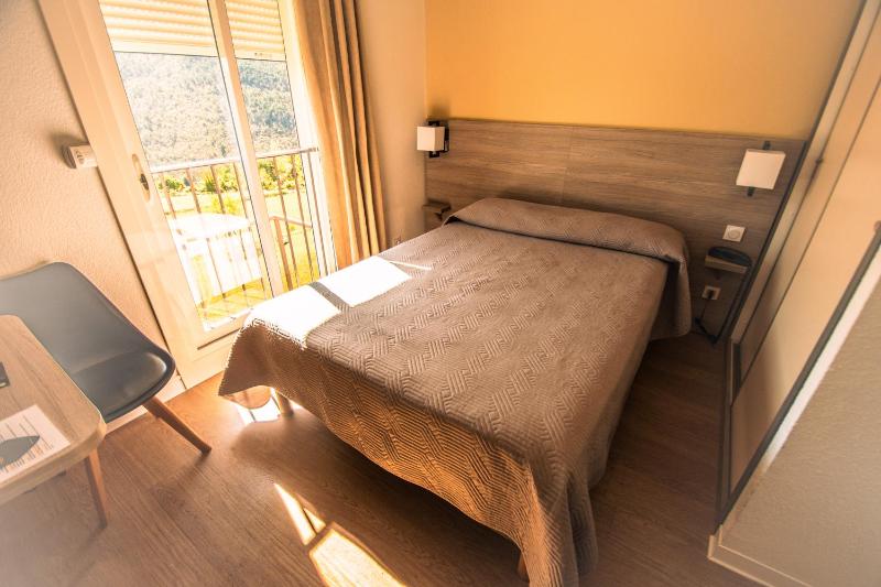 Superior Triple Room image 1