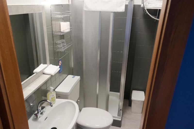 Double Room with Private Bathroom image 2