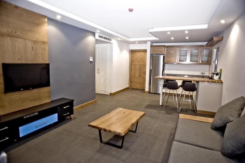 Two-Bedroom Apartment with Sea View image 3
