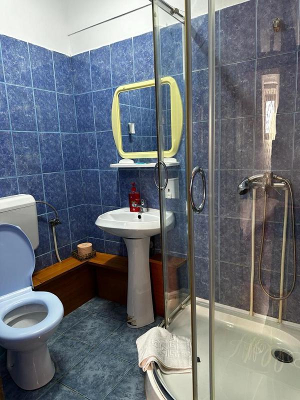 Twin Room with Bathroom image 4