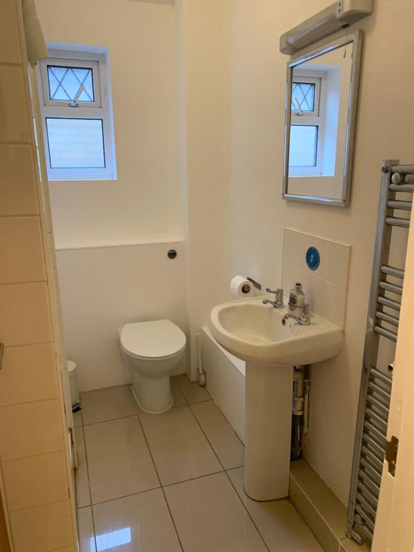 Large Single Room image 4