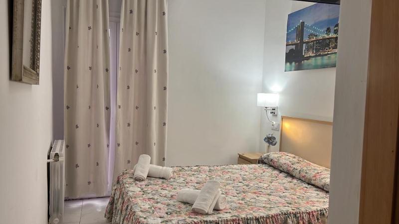 Double Room with Private Bathroom image 2