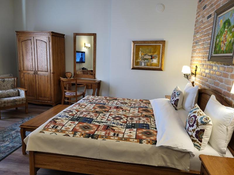 Double Room image 1