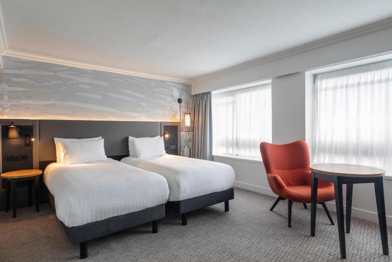 Classic Twin Room image 1