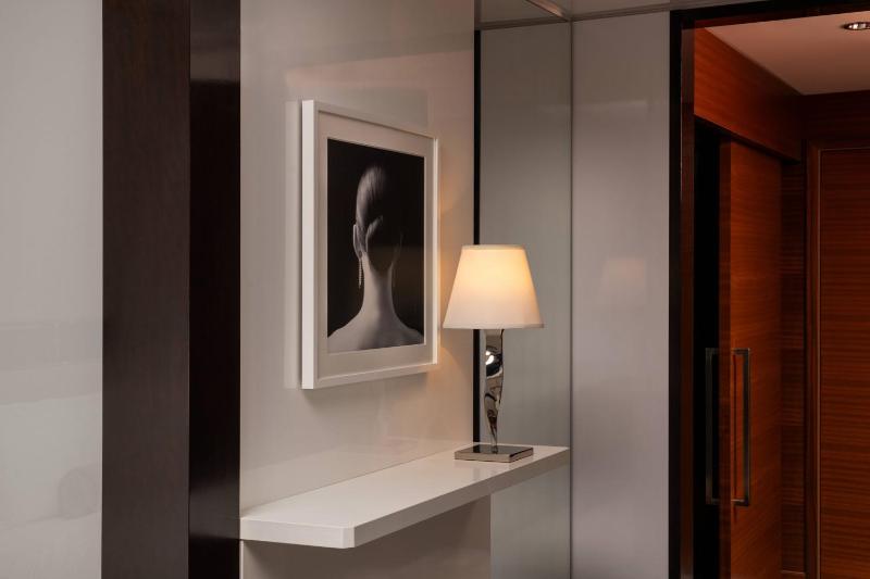 Junior Suite, 2 Queen, City View, Club Lounge Access