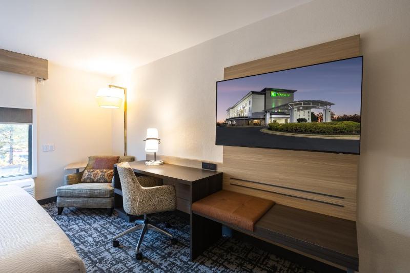 Standard Room image 4
