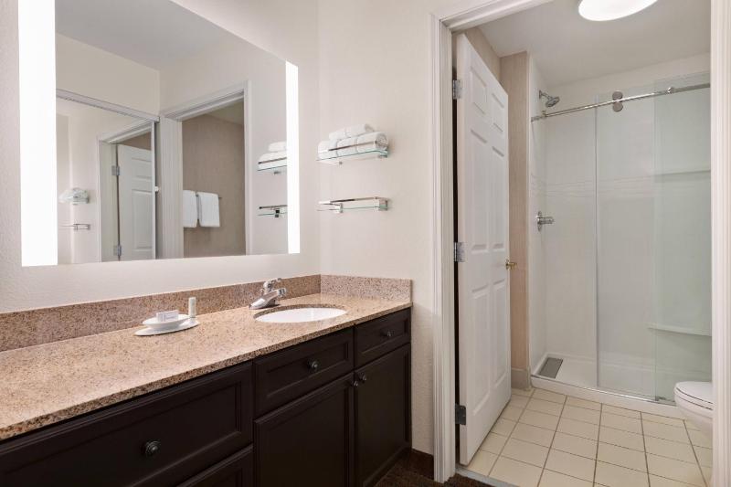 One-Bedroom Queen Suite with Sofa Bed image 2