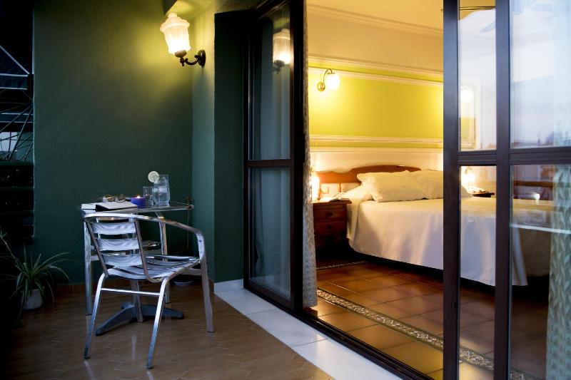 Superior Double or Twin Room with Terrace image 2