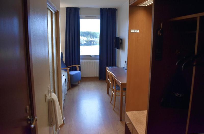 Single Room with Lake View image 2