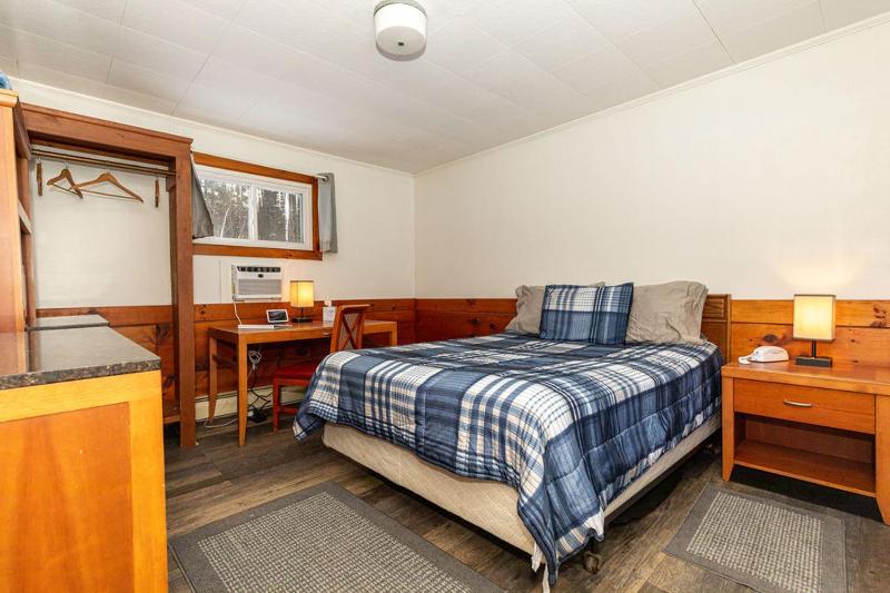Standard Queen Room image 4