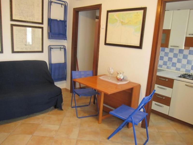 Bright flat 30mt from the beach - image 14