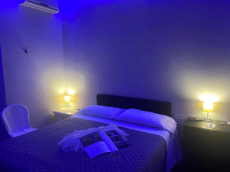 Standard Double Room image 2