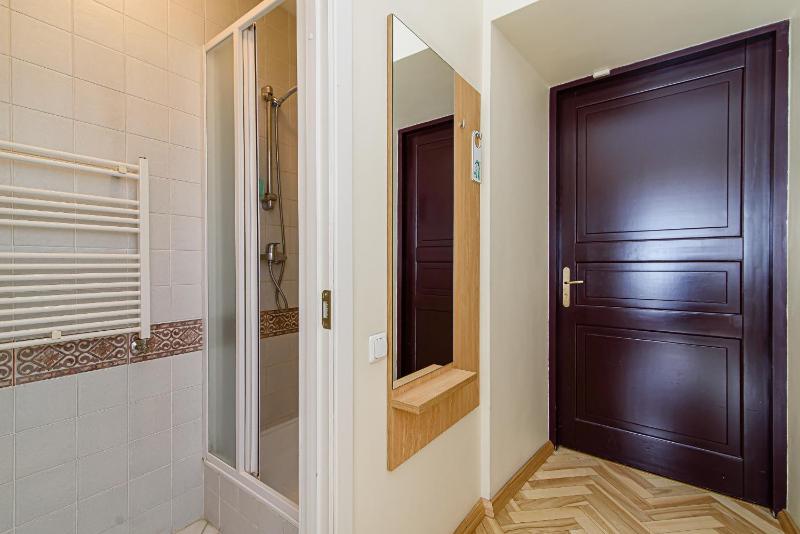 Single Room image 3
