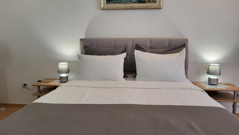 Three Bedroom Apartment with Balcony image 3