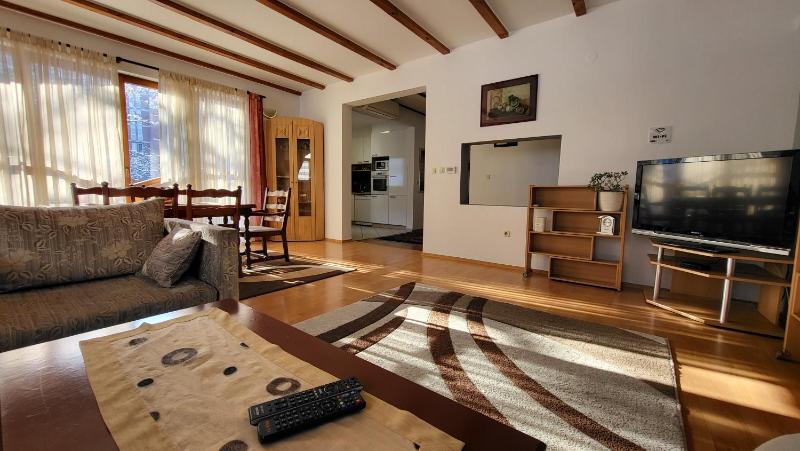 Three Bedroom Apartment with Balcony image 4