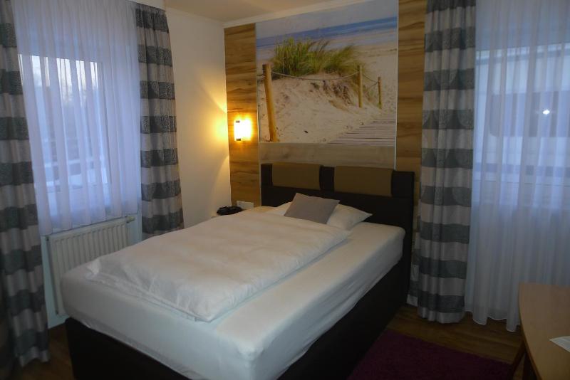 Comfort Single Room image 3