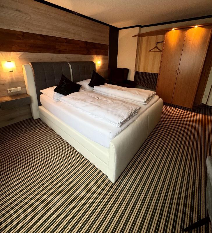 Deluxe Double Room image 1