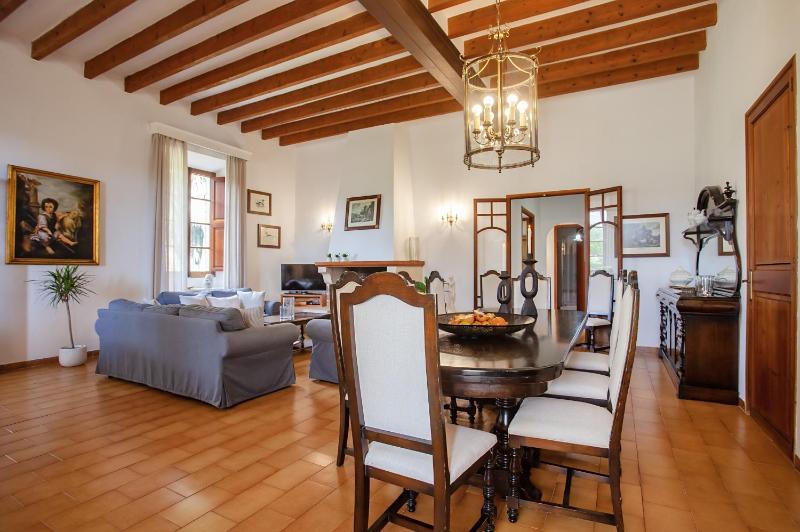 Five-Bedroom Villa image 4