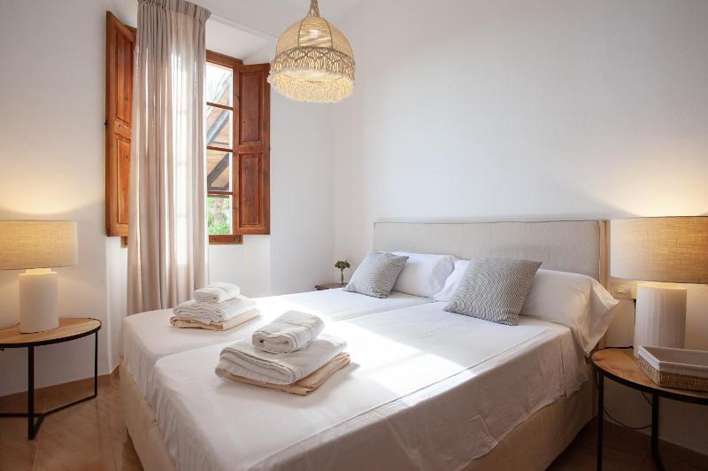Five-Bedroom Villa image 3