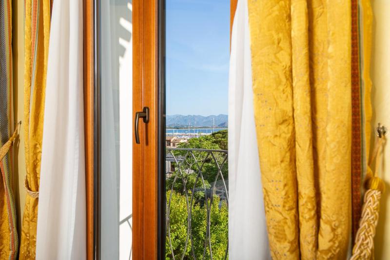 Double Room with Sea View image 1