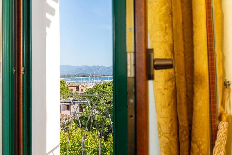 Double Room with Sea View image 4