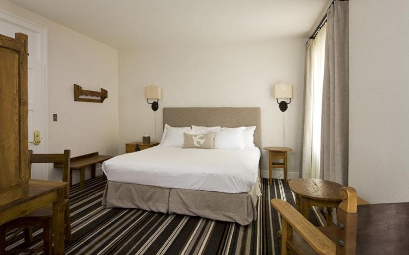 Classic King Room image 3