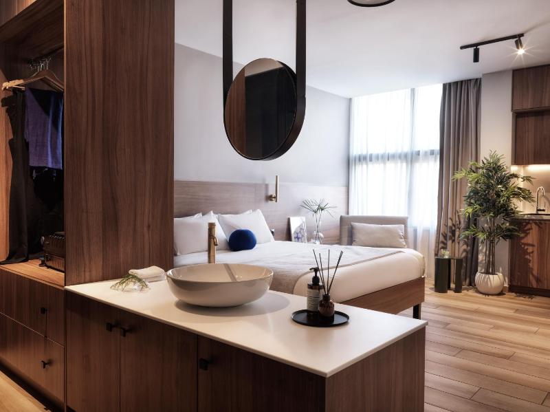 Superior Suite image 2