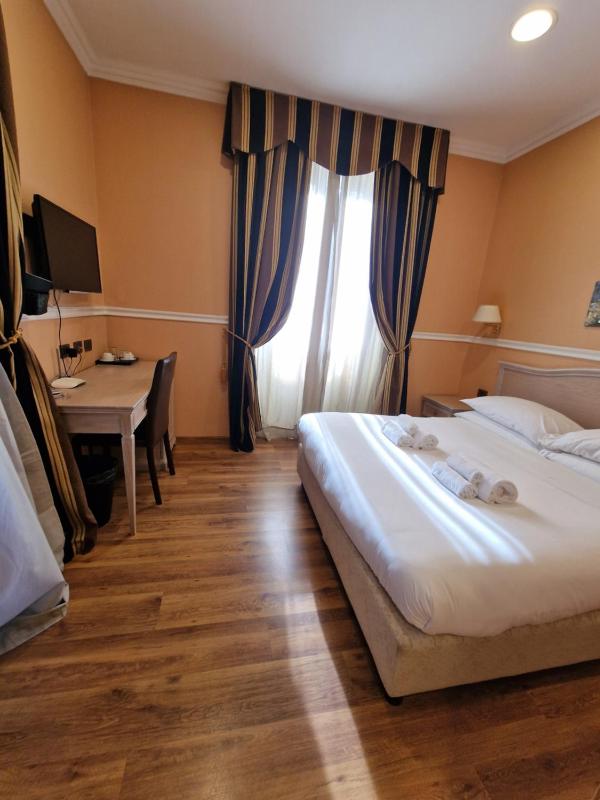 Double or Twin Room image 4