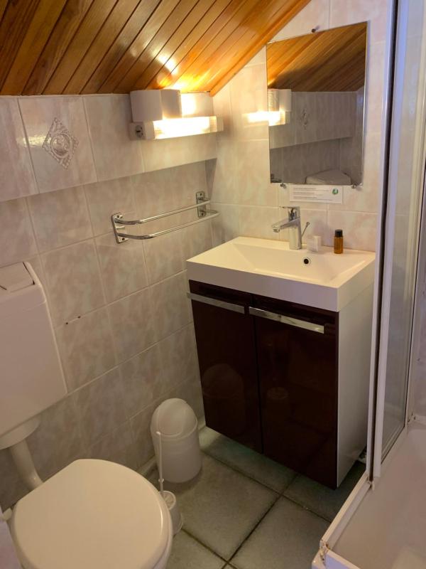 Small Single Room image 3