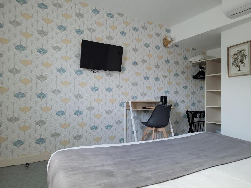 Standard Double Room image 4