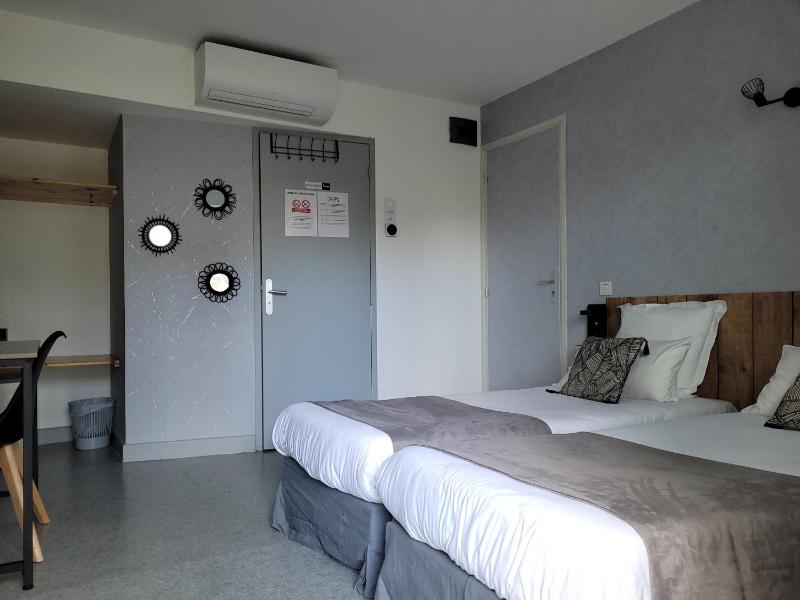 Superior Twin Room image 1