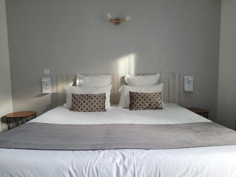Standard Double Room image 3