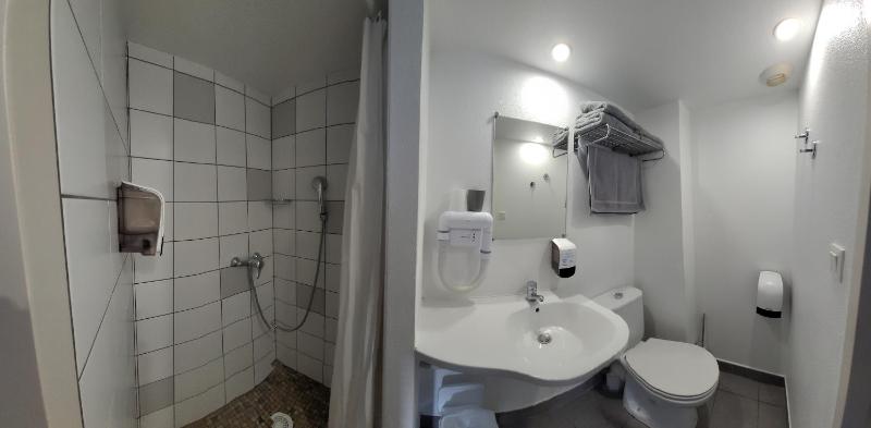Standard Double Room image 2