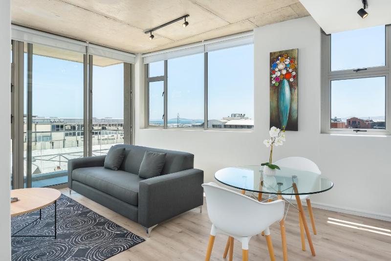One-Bedroom Apartment image 2