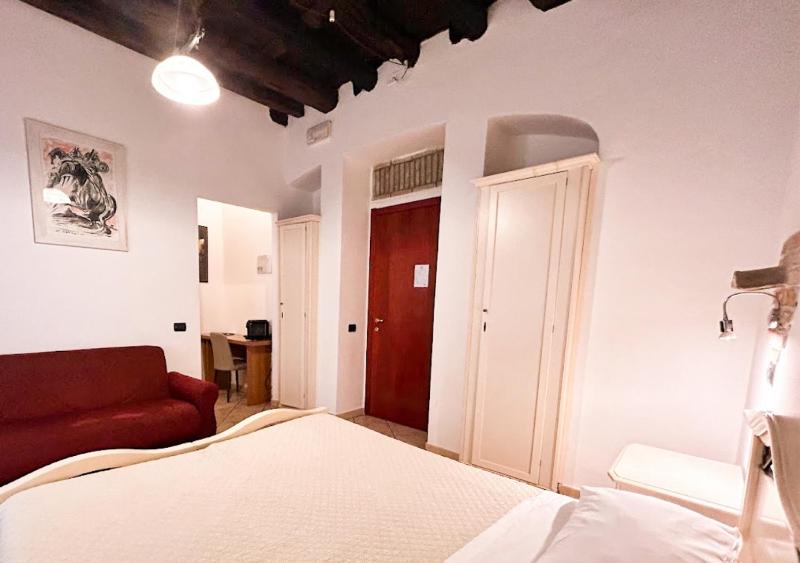 Standard Double Room image 4