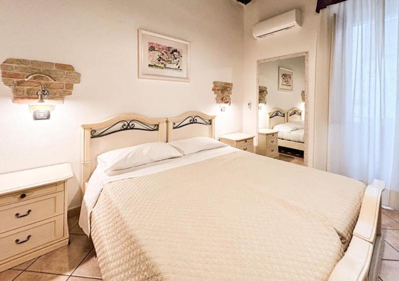 Standard Double Room image 3