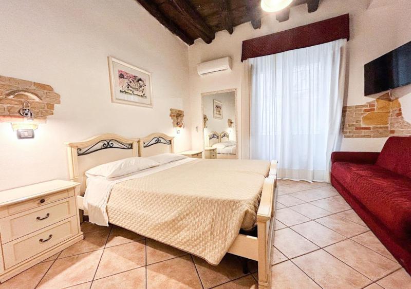 Standard Double Room image 1
