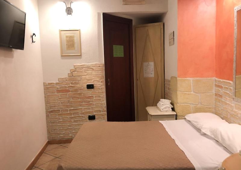 Standard Single Room image 4