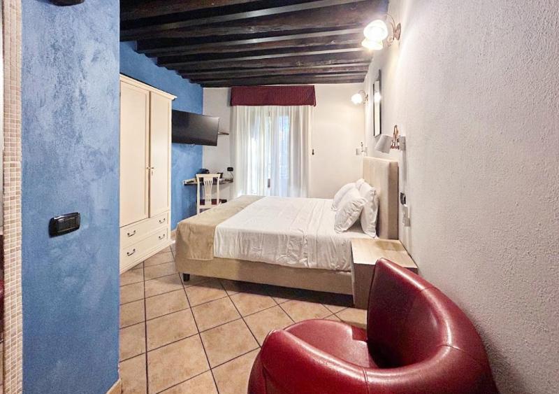 Superior Double Room image 3