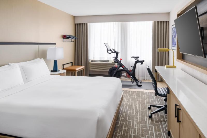 King Room with Peloton Bike image 2