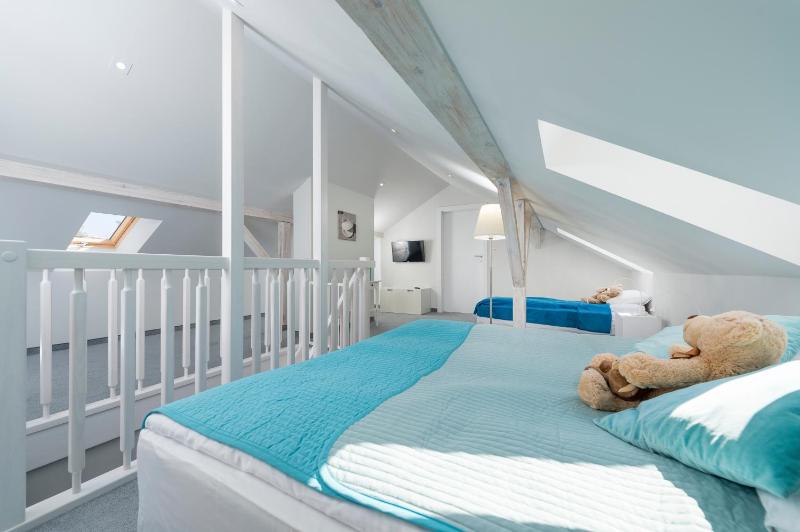 Deluxe Family Suite image 4